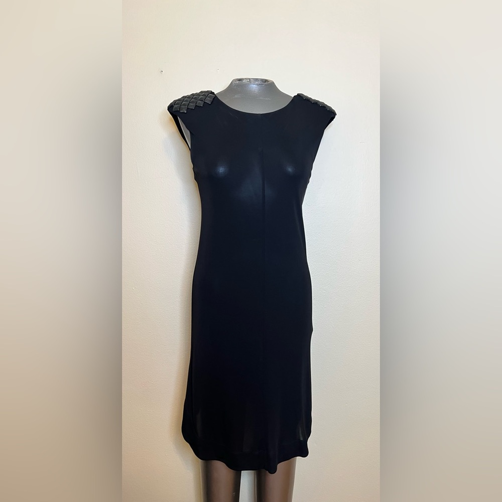 Elizabeth and James Black size small dress cool shoulders